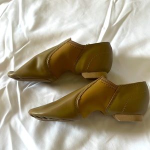 Leather slip on Jazz shoes girls size 13 tan